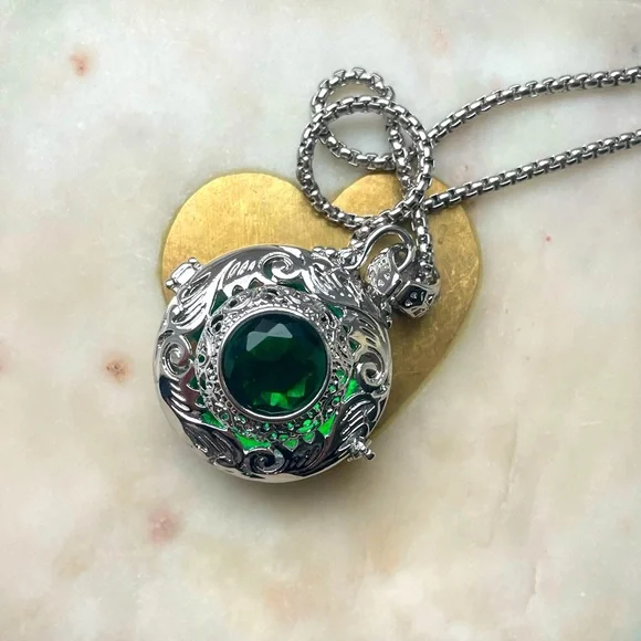 Green Rock Pendant Necklace - Picture 12 of 12